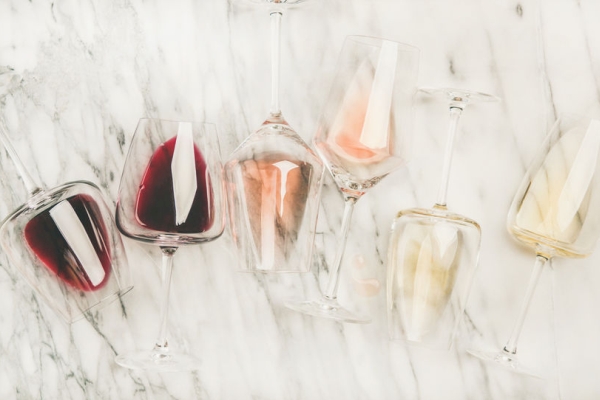 Universaalsed klaasid, mis sobivad nii valgele, punasele kui ka vahuveinile